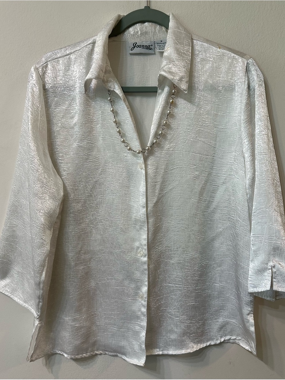 Y2K Joanna White Metallic Crinkle Button Up Blouse Faux Pearl Chain Accent M